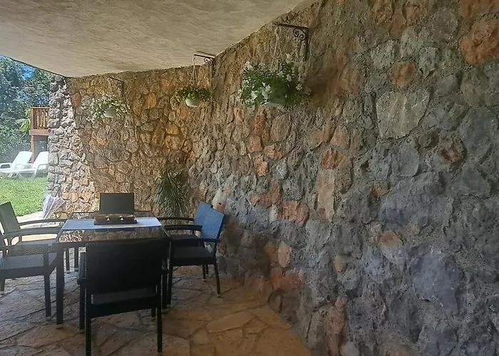 Lägenhet C.s. With The Pool *