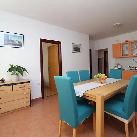 C.s. With The Pool Apartamento Opatija